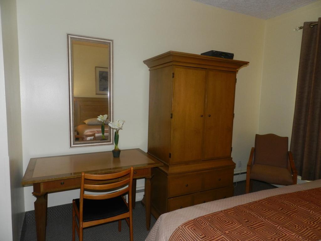 L'Auberge De L'Aeroport Inn Dorval Bilik gambar